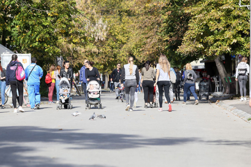 Javni sektor buja, stanovnici odlaze