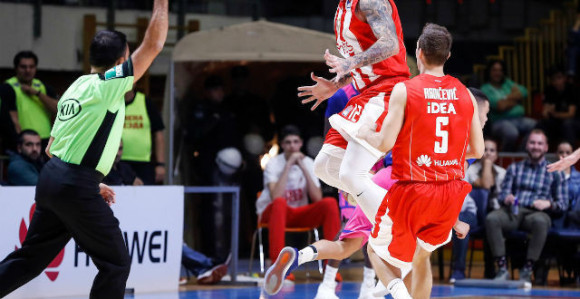 Imam bejzbol palicu u svlačionici…!