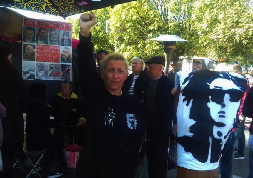 Pritisci: Danijela ostala bez posla!