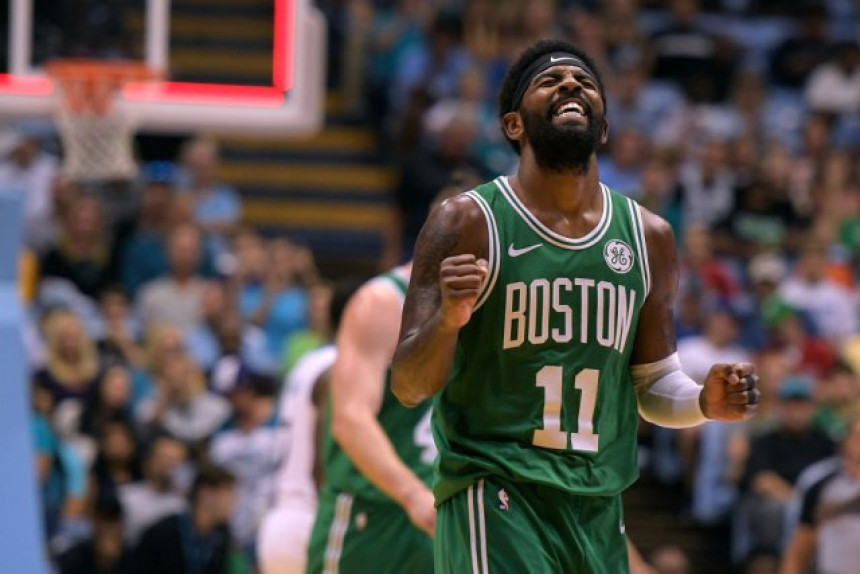 Kajri vrbuje "Obrvu" da dođe u Boston!