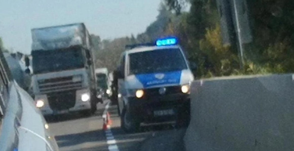 Наоружана полиција контролише возила 