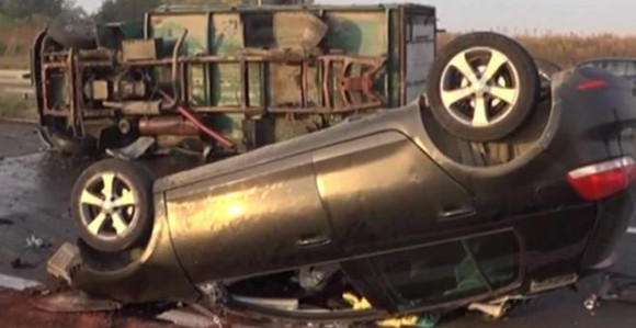 Sudar kod NS, od udara sa kamiona otpali točkovi