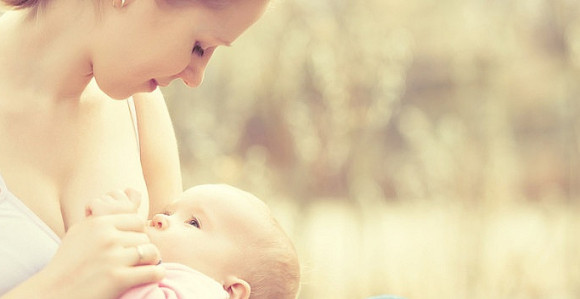 Koliko je važno dojiti bebu?