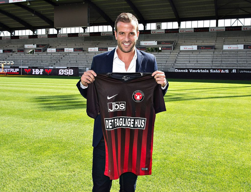 Fudbalski čergar Van der Vart u penziji!