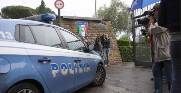 Криминалац држи 12 лица за таоце