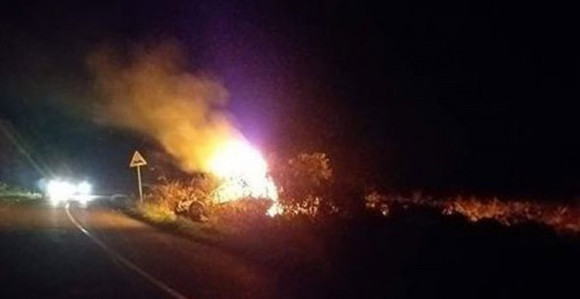BN: Automobil sletio sa puta i zapalio se
