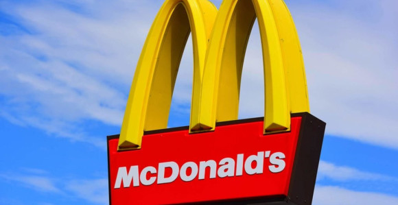 Veza sa koleginicom direktora „Mekdonaldsa“ koštala posla!