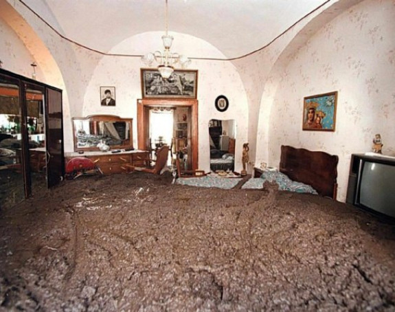 Евакуисано 200 људи, улице под блатом