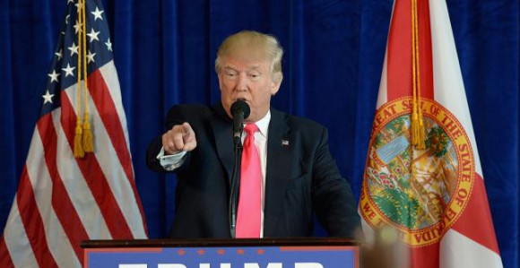 Tramp je van kontrole, "raspalio" po Kini