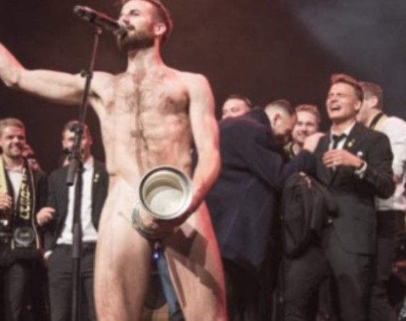 Video: Javni striptiz fudbalera Lilestrema...!