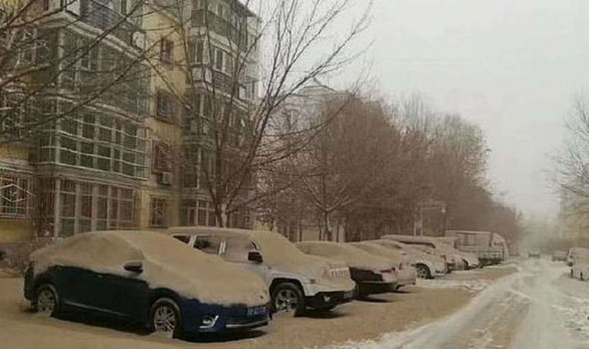 Невјерица: Жути снијег пао у Кини
