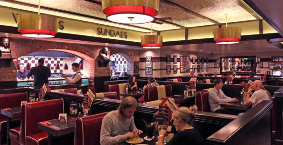Besplatan obrok za djecu čiji roditelji ostave mobilni na ulazu restorana