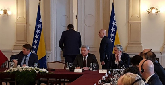 Dodik napustio sastanak (VIDEO)