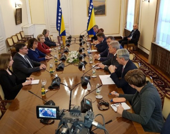 Sastanak sa SAD, nema zastave RS