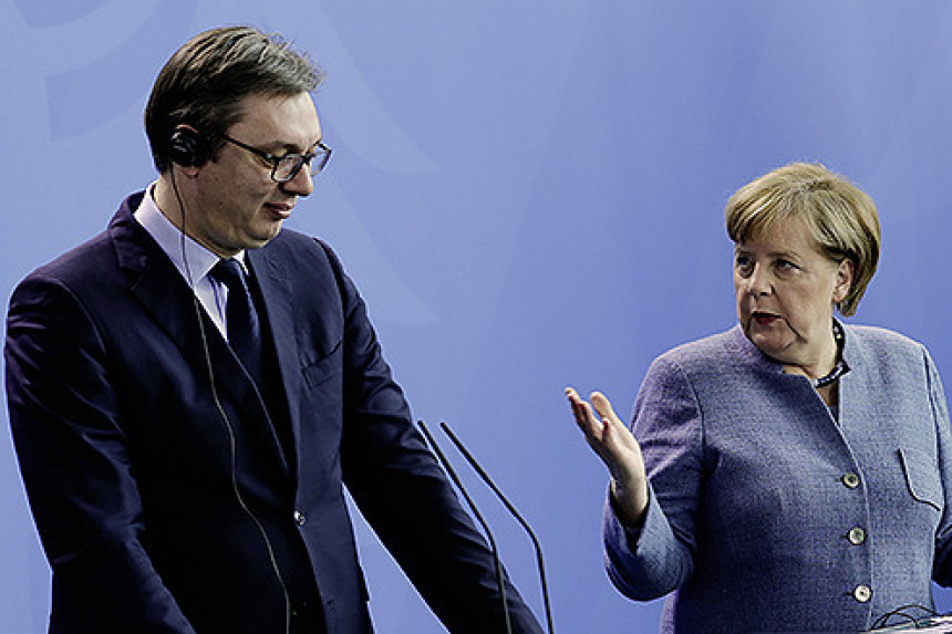 Angela Merkel pozvala Vučića da posjeti Berlin