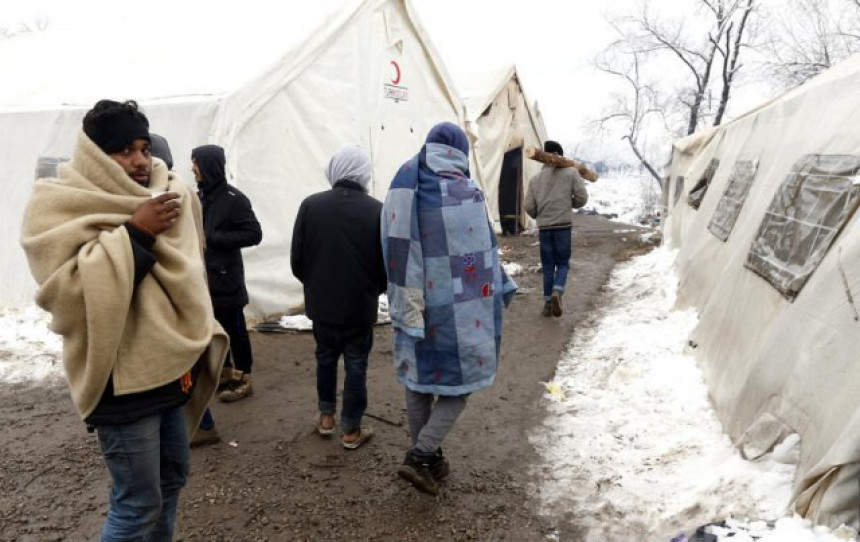 Migranti tope snijeg da bi pili vodu