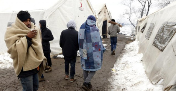 Migranti tope snijeg da bi pili vodu