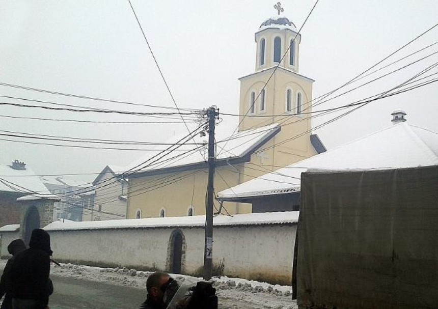 Badnjak "probio" kordon u Đakovici