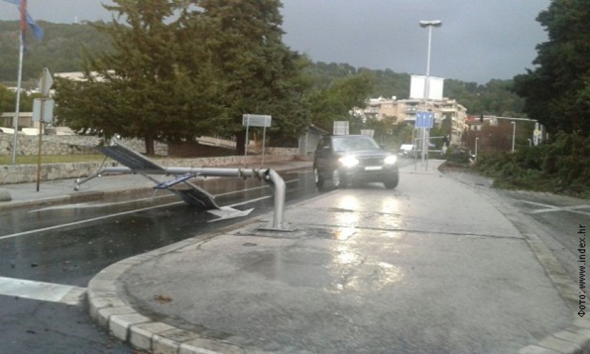 Hrvatska: Pijavica protutnjala Splitom