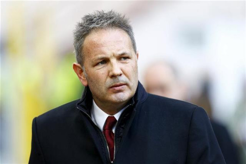 Navijači Milana u klin, Mihajlović u ploču!