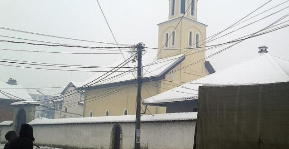 Badnjak "probio" kordon u Đakovici