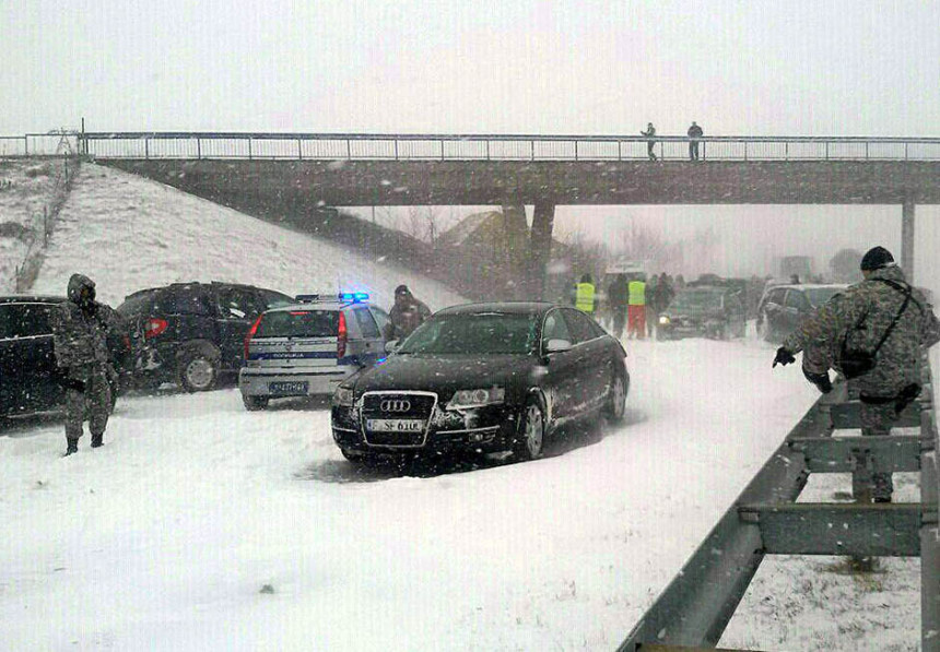 Srbija paralisana zbog nevremena