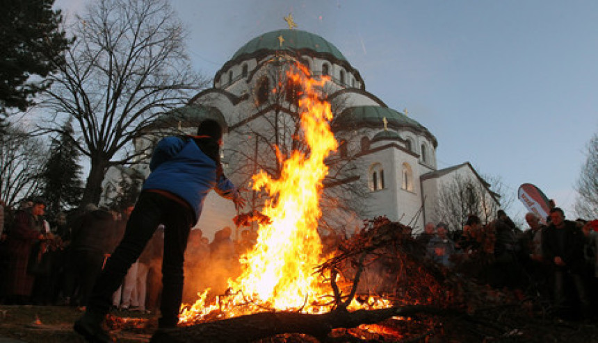 Patrijarh Irinej osvještao badnjak