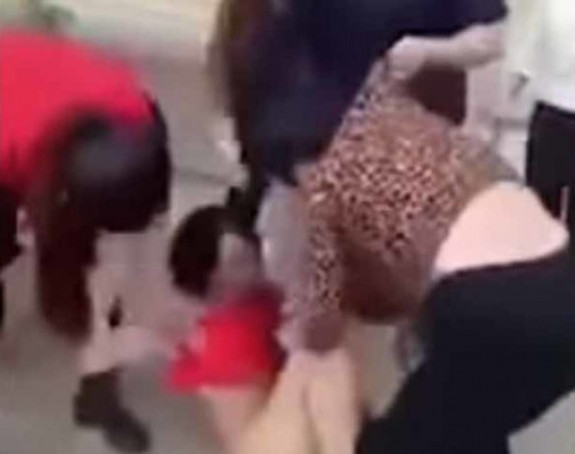 Žena pretukla muževu ljubavnicu 