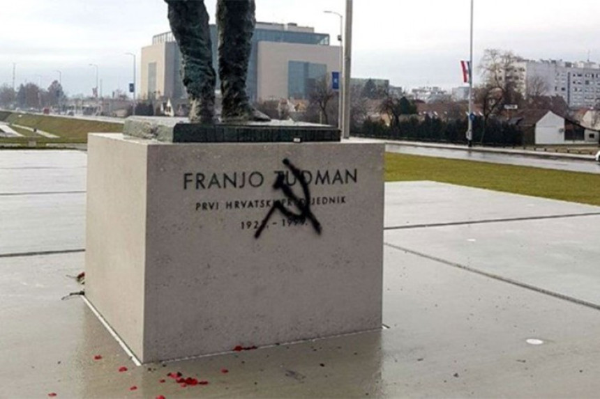 Srp i čekić za Franju Tuđmana