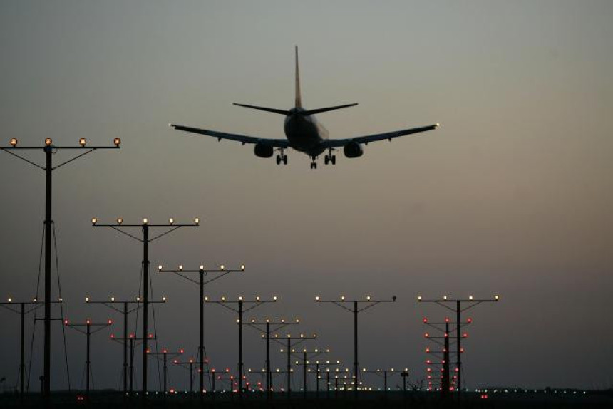 Izbio manji požar u avionu 