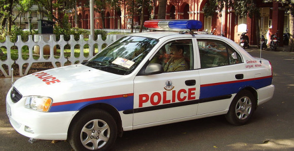 Аутобус слетио са пута у Индији