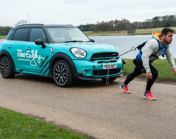Pretrčao maraton vukući automobil!