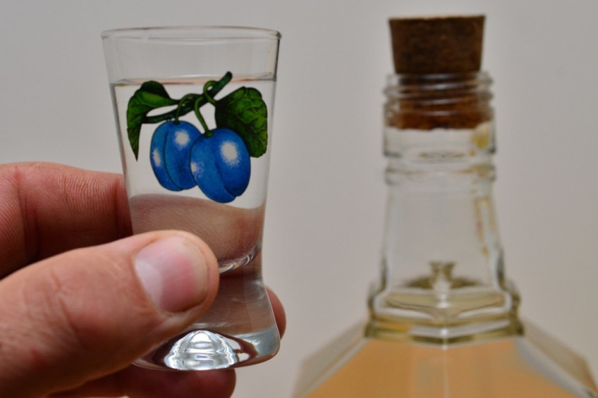 Evo šta sve liječi čašica rakije