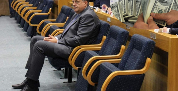 Dodiku fali para - traži štampanje 