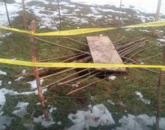 Djeca su prošla, pa se otvorila rupa