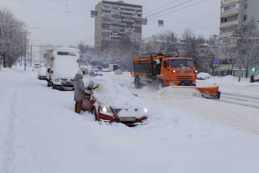 Сњежне падавине изазвале проблем