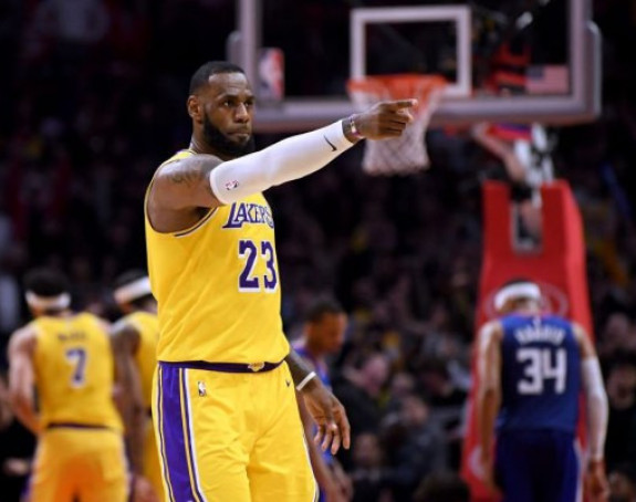 Lebron na -42, Vestbruk u tripl-dabl ritmu!