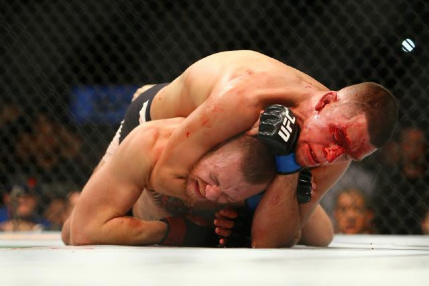 Video - UFC: Okončana dominacija "Nepobjedivog" Irca!