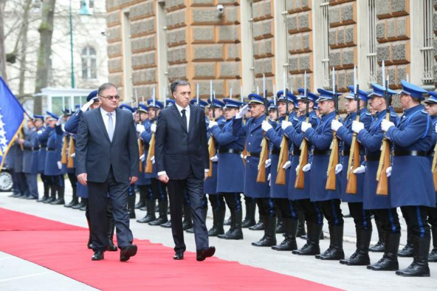 Vujanović dočekan uz vojne počasti