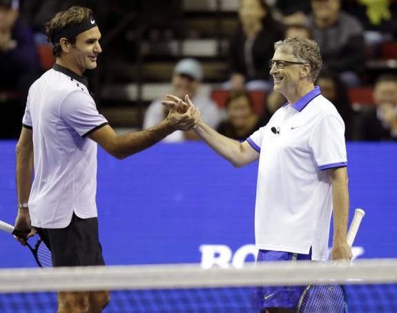 Video: Bil Gejts "zagrevao" Federera za Indijan Vels!