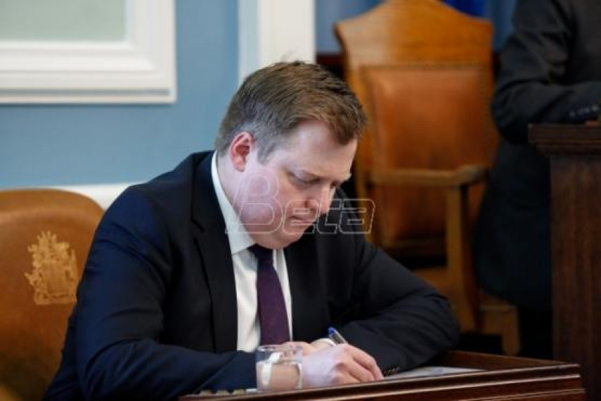Исландски премијер дао оставку због афере