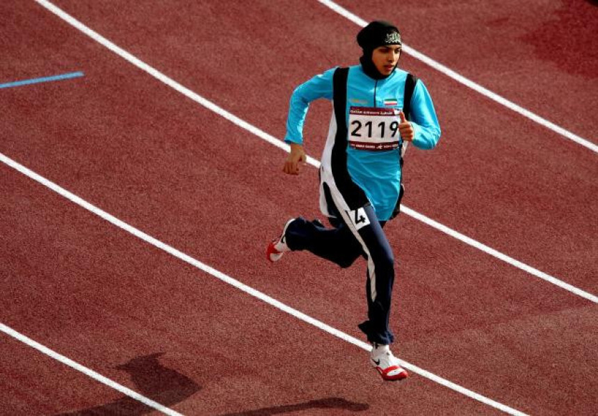 Prvi put maraton u Teheranu, žene trče samo na stadionu!