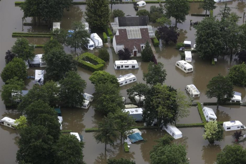 Evakuisano 2.000 ljudi zbog poplava