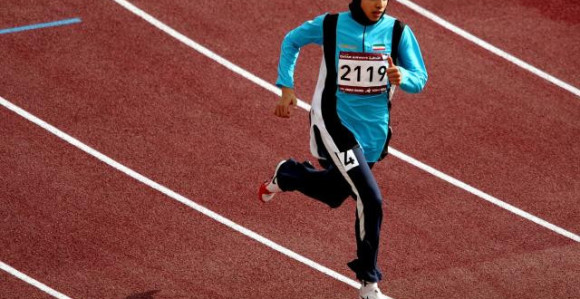 Prvi put maraton u Teheranu, žene trče samo na stadionu!