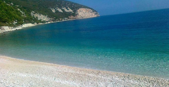 Албанија отвара војно острво Сазан за туристе