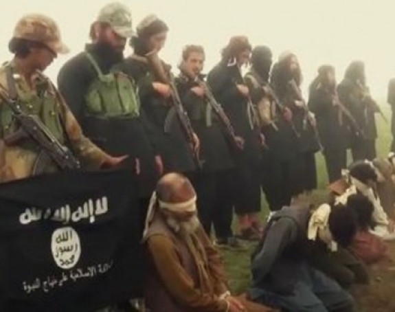  Zaklali 33 ljudi i bacili ih u rupu 