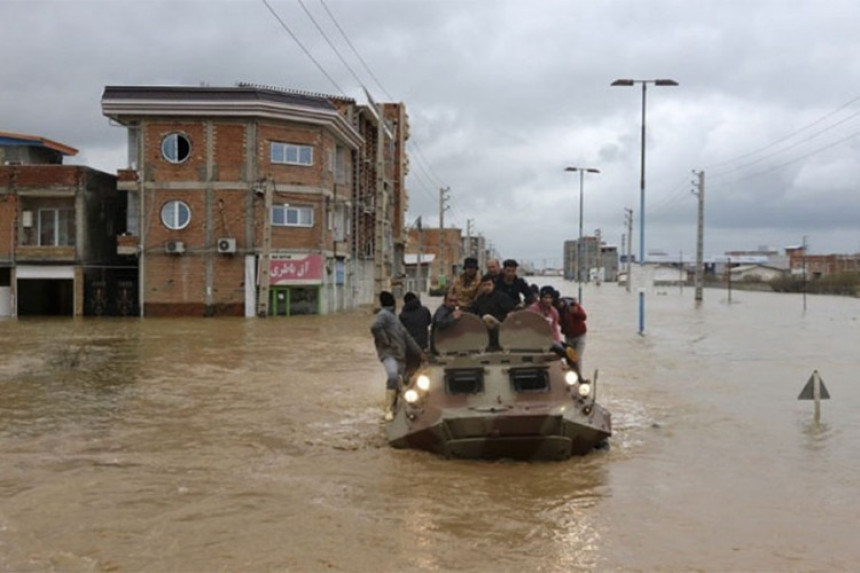 У поплавама страдало 70 људи 