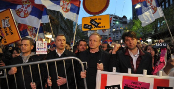 Demonstranti srušili ogradu