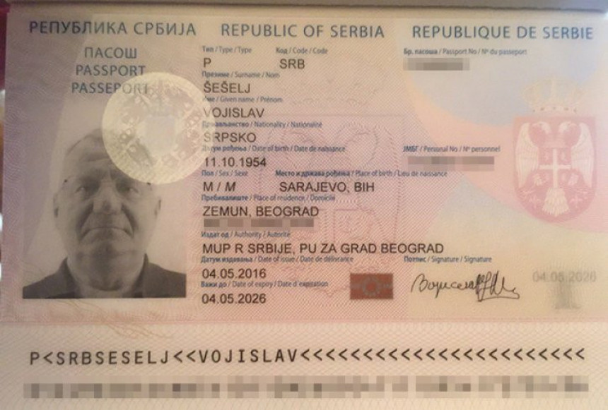 Шешељ добио пасош, креће у Загреб!