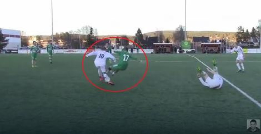 Video - Uznemirujući snimak: Ovakav faul je za zatvor!!!